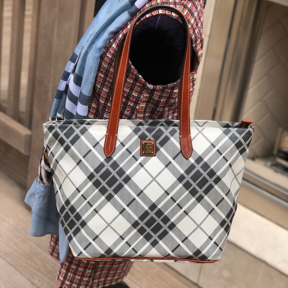 NWT Dooney&Bourke was plaid large zip shopper tote - Picture 5 of 6